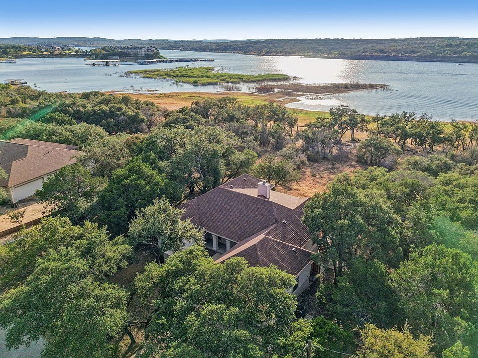 1st image of 21513 Lakefront Dr