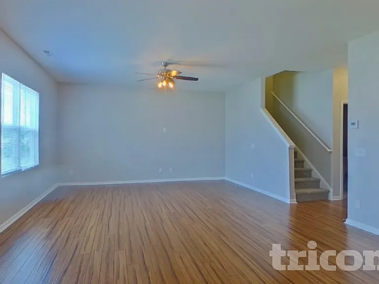 1048 Silverberry St — Photo 2