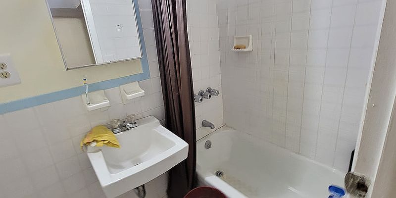 2nd image of 467 E 52nd St Floor 2