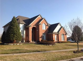 6915 Saint Andrews Dr, Shelby Township, MI 48316