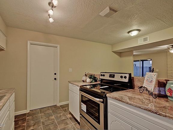 4th image of 2130 W Dahlia Dr