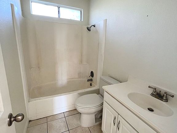 5th image of 105 Avenida Carmelo #C
