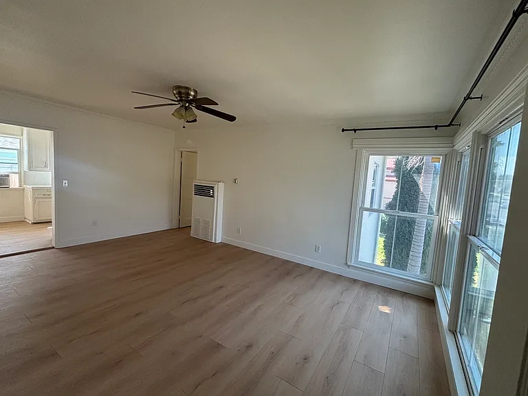 1021 1/2 S Glenoaks Blvd #1021-1/2 — Photo 6
