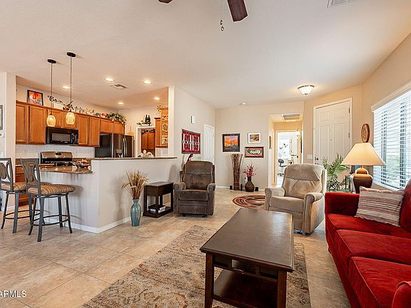 5th image of 1564 E Melrose Drive