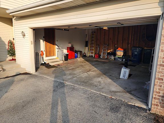 3rd image of 1400 E Buckwood Dr