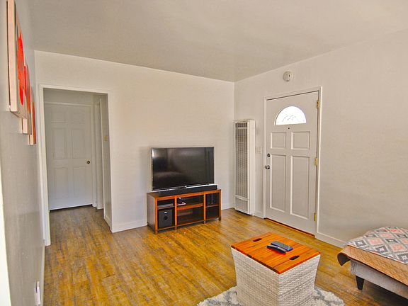5th image of 1446 Manhattan Beach Blvd APT B