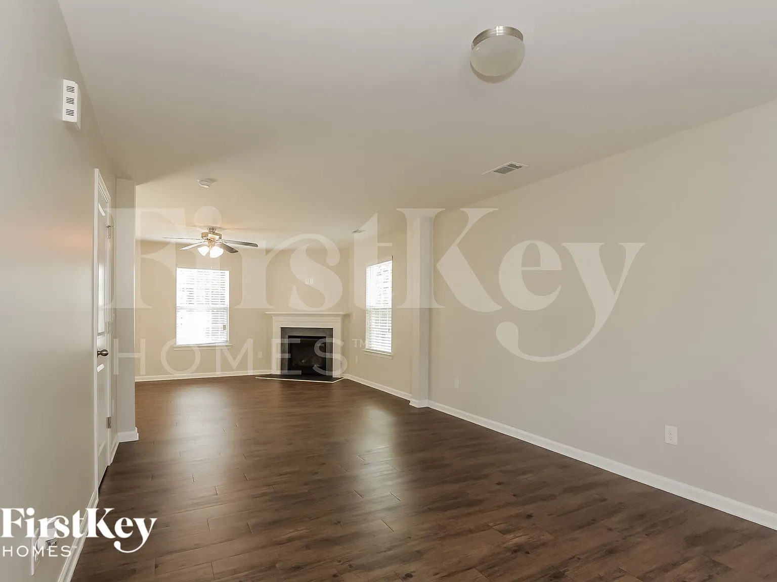 3 bed, 2.5 bath, 1926 sqft, $2,410 — Photo 4