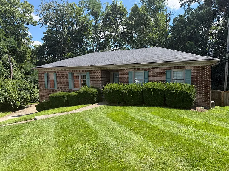 1112 Pepperhill Cir — Photo 2