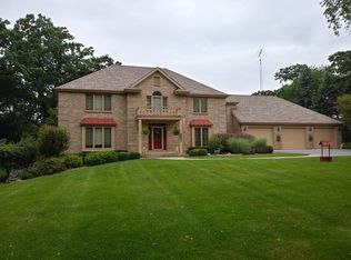 5007 Hickory Ln, McHenry, IL 60051