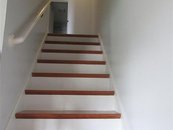 5th image of 4 Garland Dr #4
