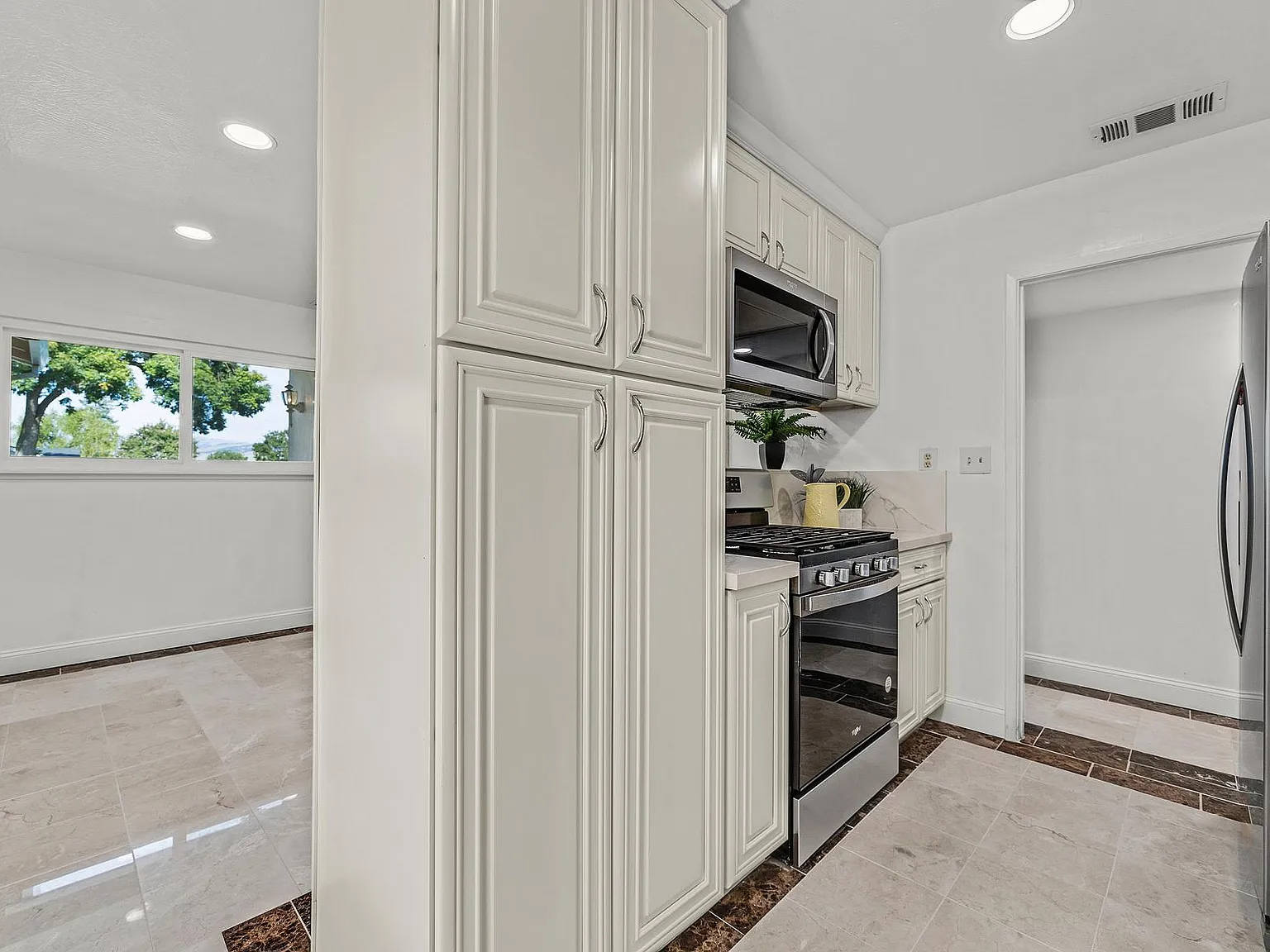 38827 Logan Dr — Photo 2