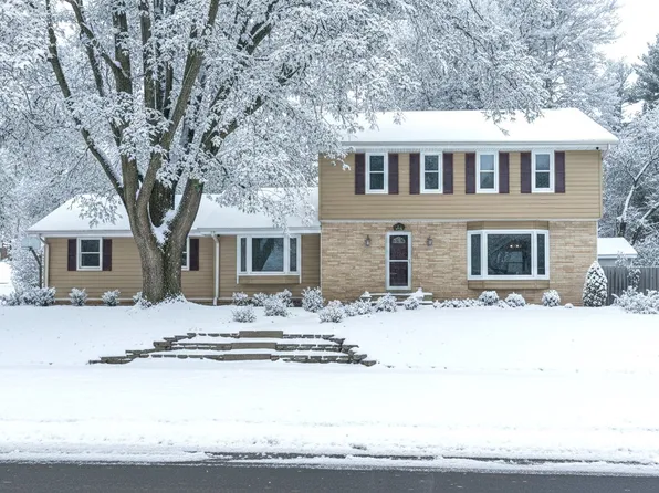 636 47th St, West Des Moines, IA 50265