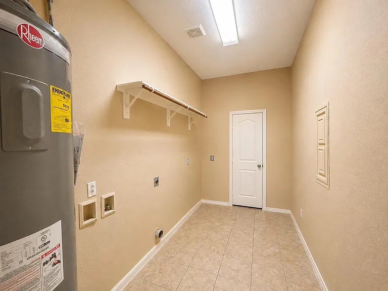 9104 N Green River Dr #E — Photo 15