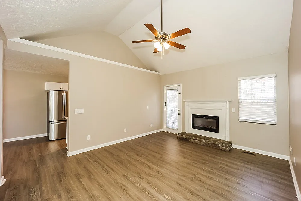 3 bed, 2.0 bath, 1239 sqft, $1,685 — Photo 4