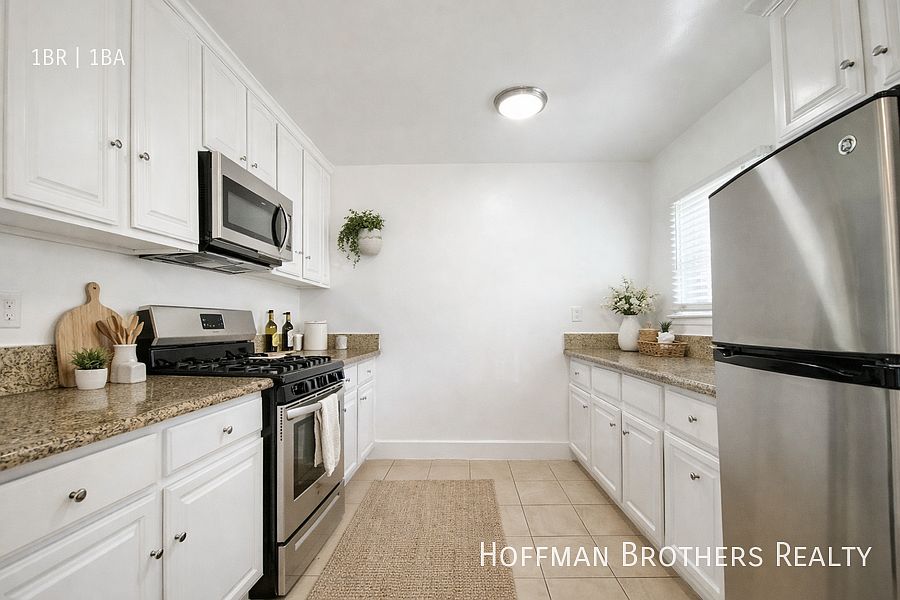 2nd image of 5414 1/2 Fountain Ave