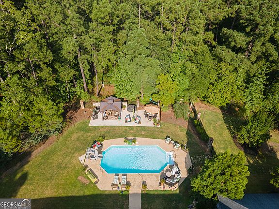 4th image of 595 Grey Rock Dr