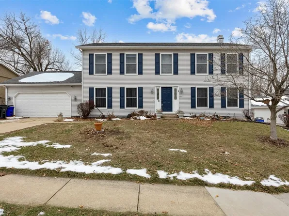 7001 Surrey Dr NE, Cedar Rapids, IA 52402