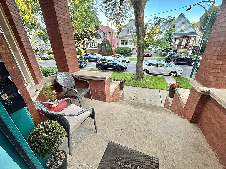 5834 W Dakin St #G — Photo 3