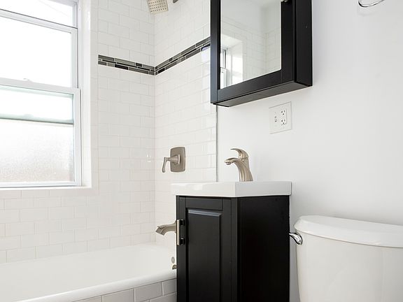 5th image of 2129 N Dayton St APT 206