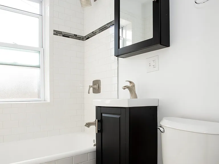 2129 N Dayton St #303 — Photo 8