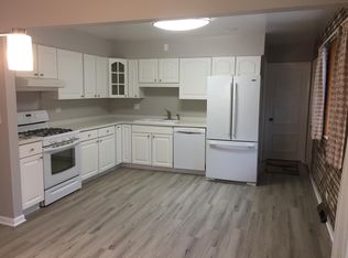 1069 Fuller Rd, Gurnee, IL 60031