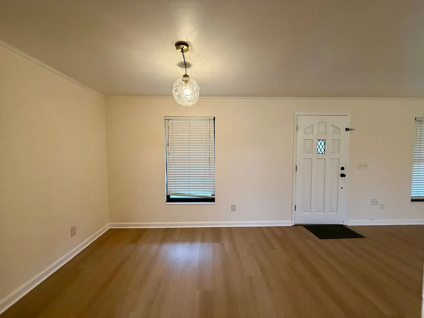 Three bedroom home in convenient location! — Photo 4