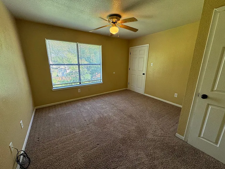 1210 Monroe Lp — Photo 34