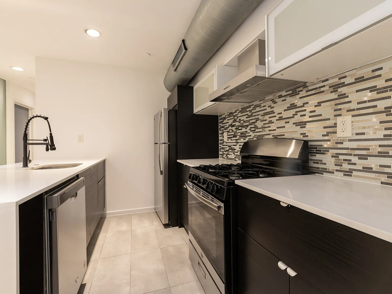 3 bed, 1400 sqft, $2,395 — Photo 4