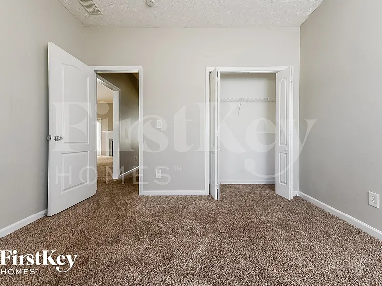 381 Glouchester Dr — Photo 13