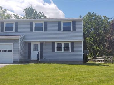 5829 Clover Meadow Ln, Farmington, NY, 14425