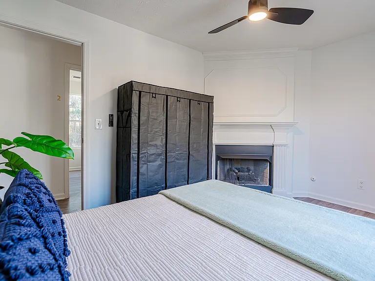 Lineview Dr — Photo 2