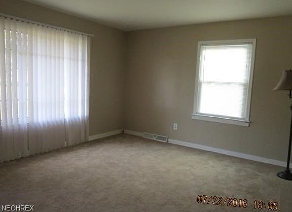 2nd image of 1521 Beechwood St NE
