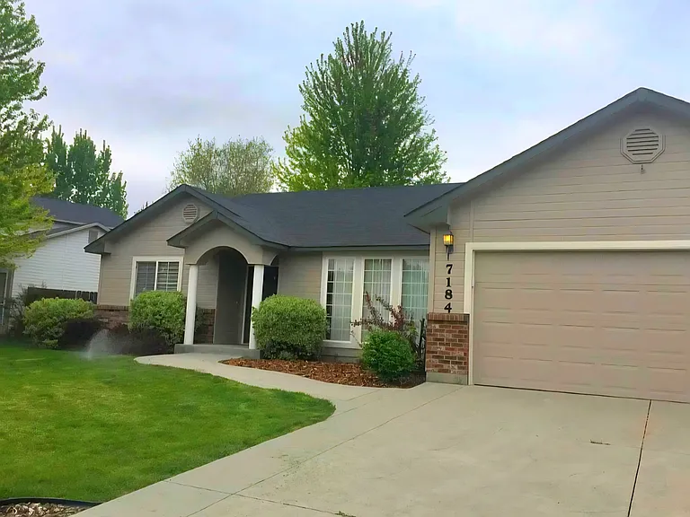 7184 E Hampton Ln — Photo 3