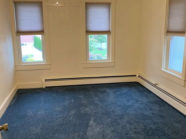 147 N State St — Photo 9