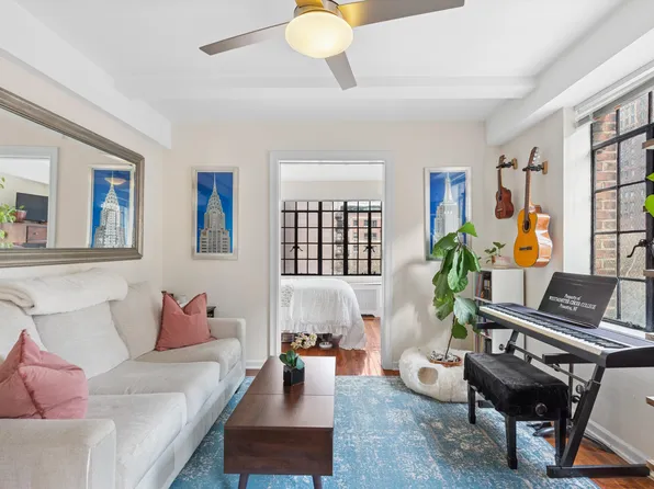 320 East 42nd Street image 1 of 17