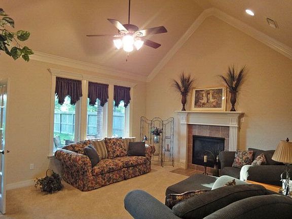 4th image of 609 Heritage Oaks Dr