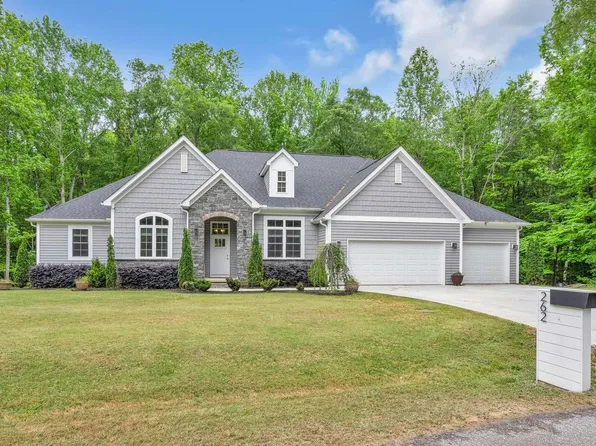 262 Bordeaux Dr, Simpsonville, SC 29680