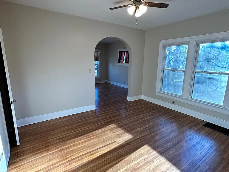 1911 Roanoke Ave #1 — Photo 4