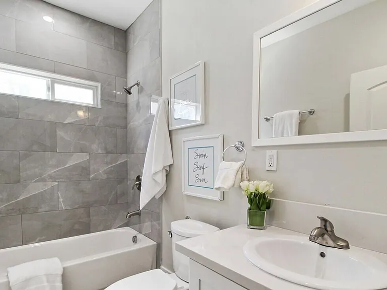 6841 Radford Ave — Photo 28
