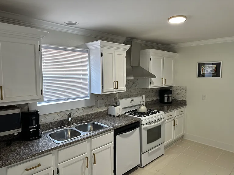 6614 Pontchartrain Blvd — Photo 9
