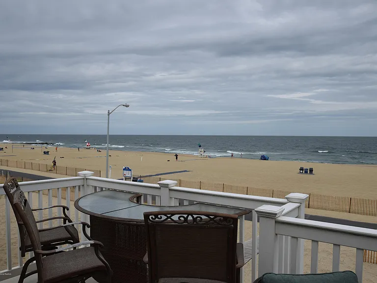 239 Beachfront #4 — Photo 3