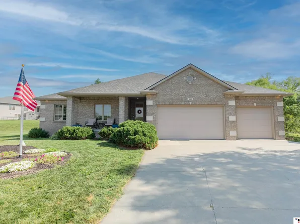 880 Morning Glory Ct, Hickman, NE 68372