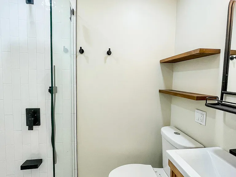 208 7th St #3L — Photo 6