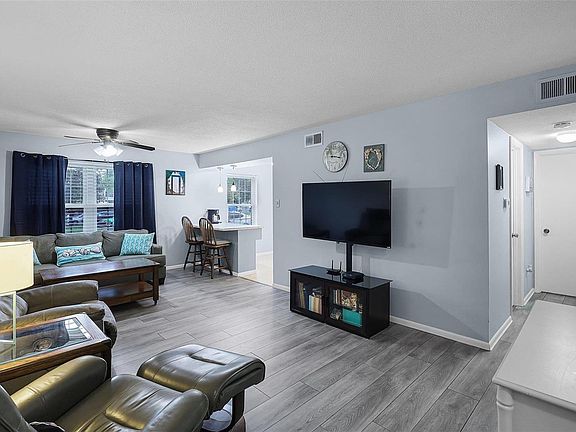 3rd image of 1680 Herault Pl APT A