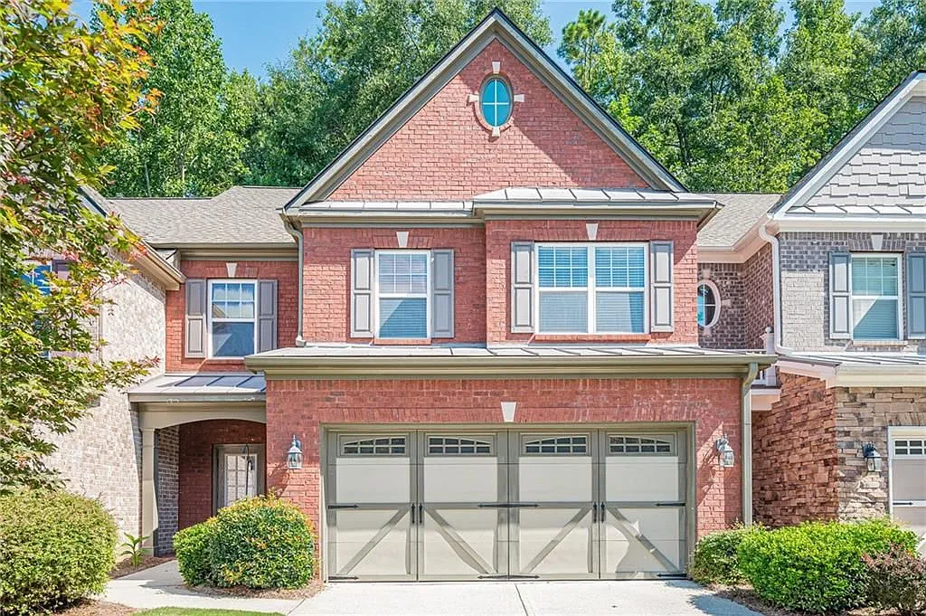 4 bed, 4.0 bath, 2406 sqft, $3,200 — Photo 2