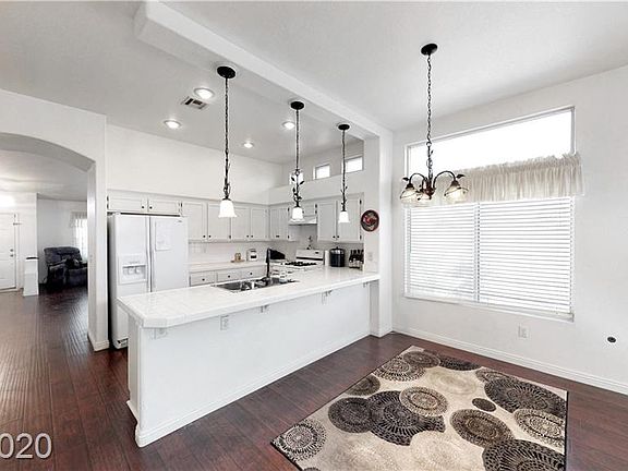 4th image of 9224 Estrada Ave