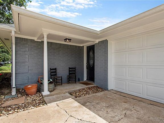 5th image of 4108 Kenwood Dr