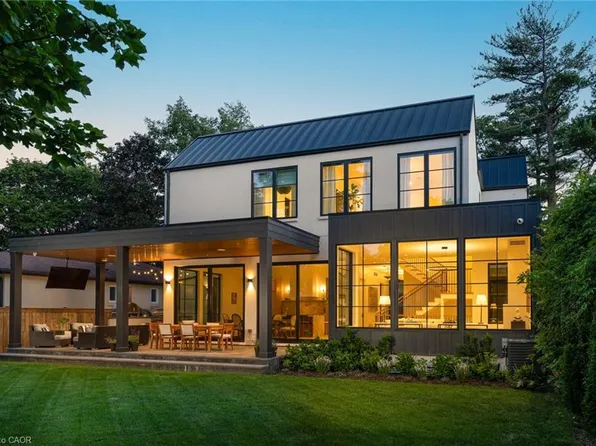 203 Weybourne Rd, Oakville, ON L6K 2T7
