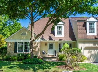 27 Fairbanks Ln, Basking Ridge, NJ 07920