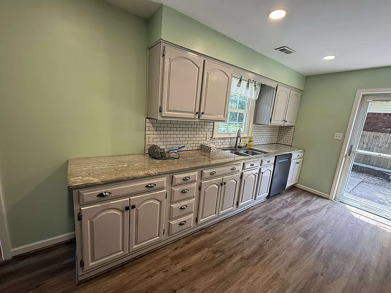 516 Oakview Rd — Photo 8